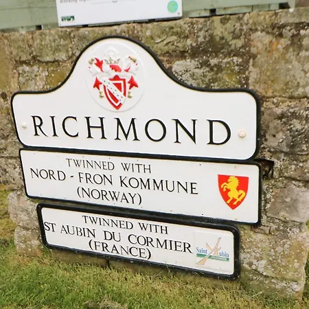 Armstrong House * Richmond (North Yorkshire)